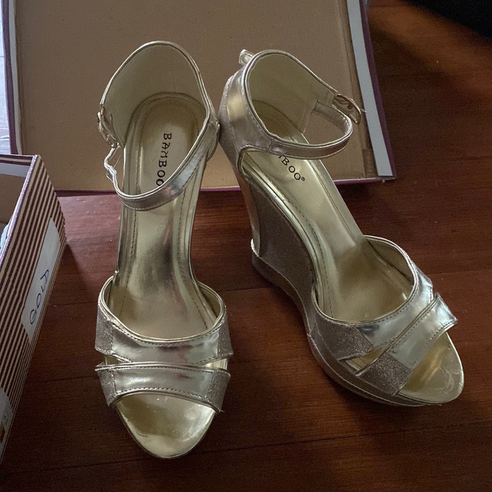 Bamboo gold sparkle wedges